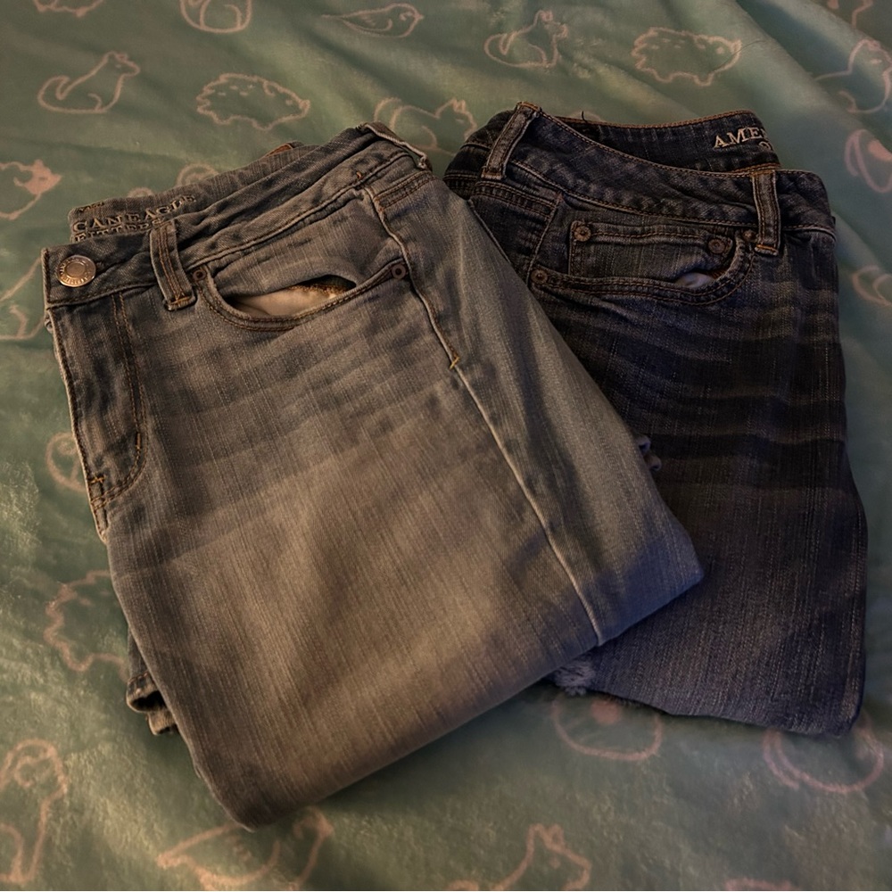 Pair of American Eagle Outfitters jeans in size 6 short